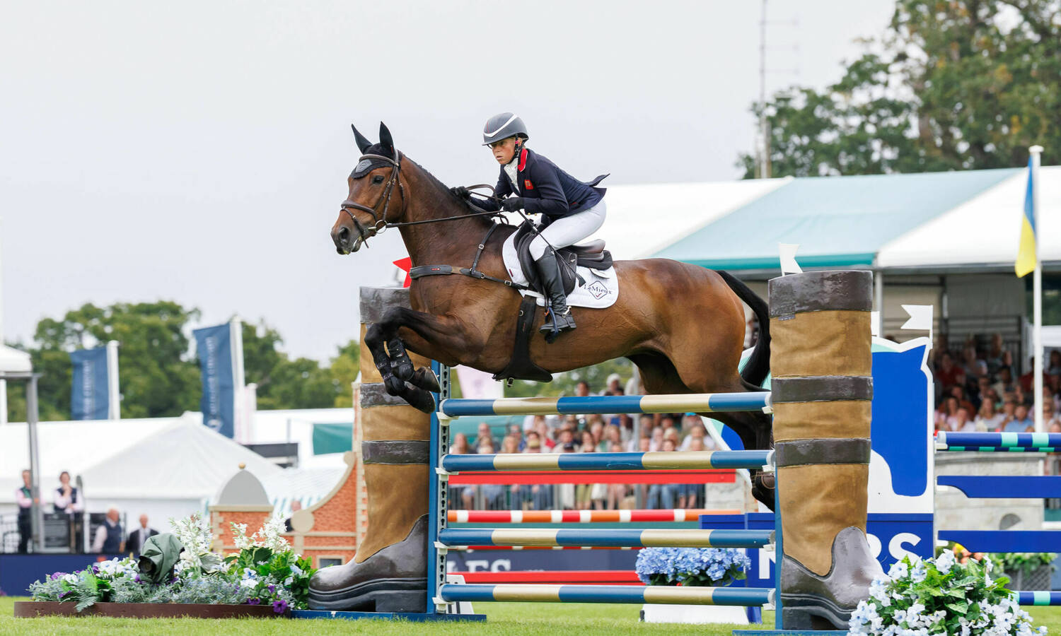 LIBBY L 25 BURGHLEY GBR Canter 0440