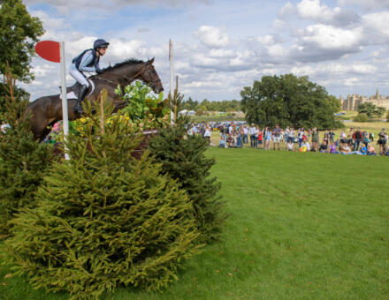 800 Alice Casburn riding TOPSPIN 224