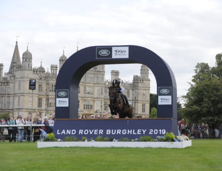 Pippa Funnell MGH GRAFTON STREET LRBHT TM19 129804 2 final xc fence