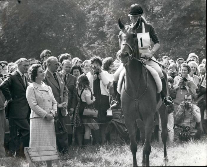 Royals HM The Queen with Princess Anne on Doublet 1971 European Championships